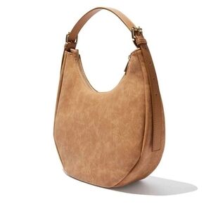 Chic Tan Leather Shoulder Bag